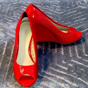 Nine West Laser Cut Wedges SZ 6